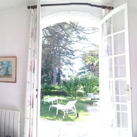 Dans Les Pas De Giono...., Avec Vue Sur Les Toits De ! דירה